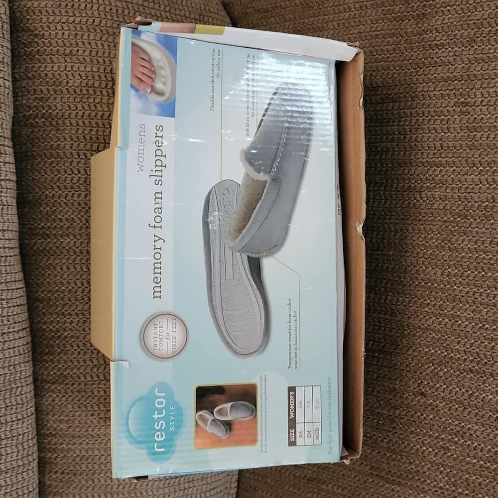 New Memory Foam Slippers - Size Small